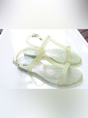 NWOT Stuart Weitzman "Millie jelly sandals
